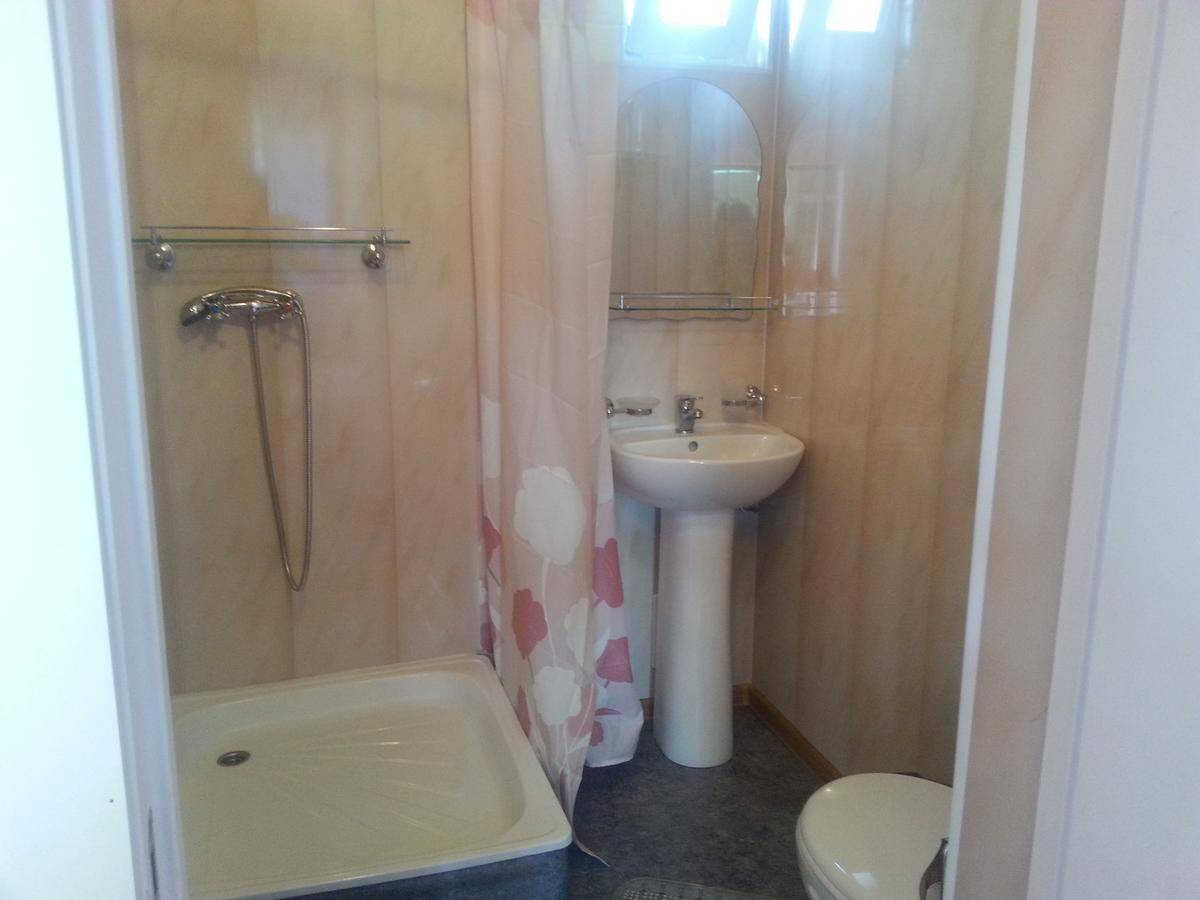 Фотографии номера Трехместный номер с видом на горы в Гостевом доме Гостевой дом Южная Пальмира Пицунда